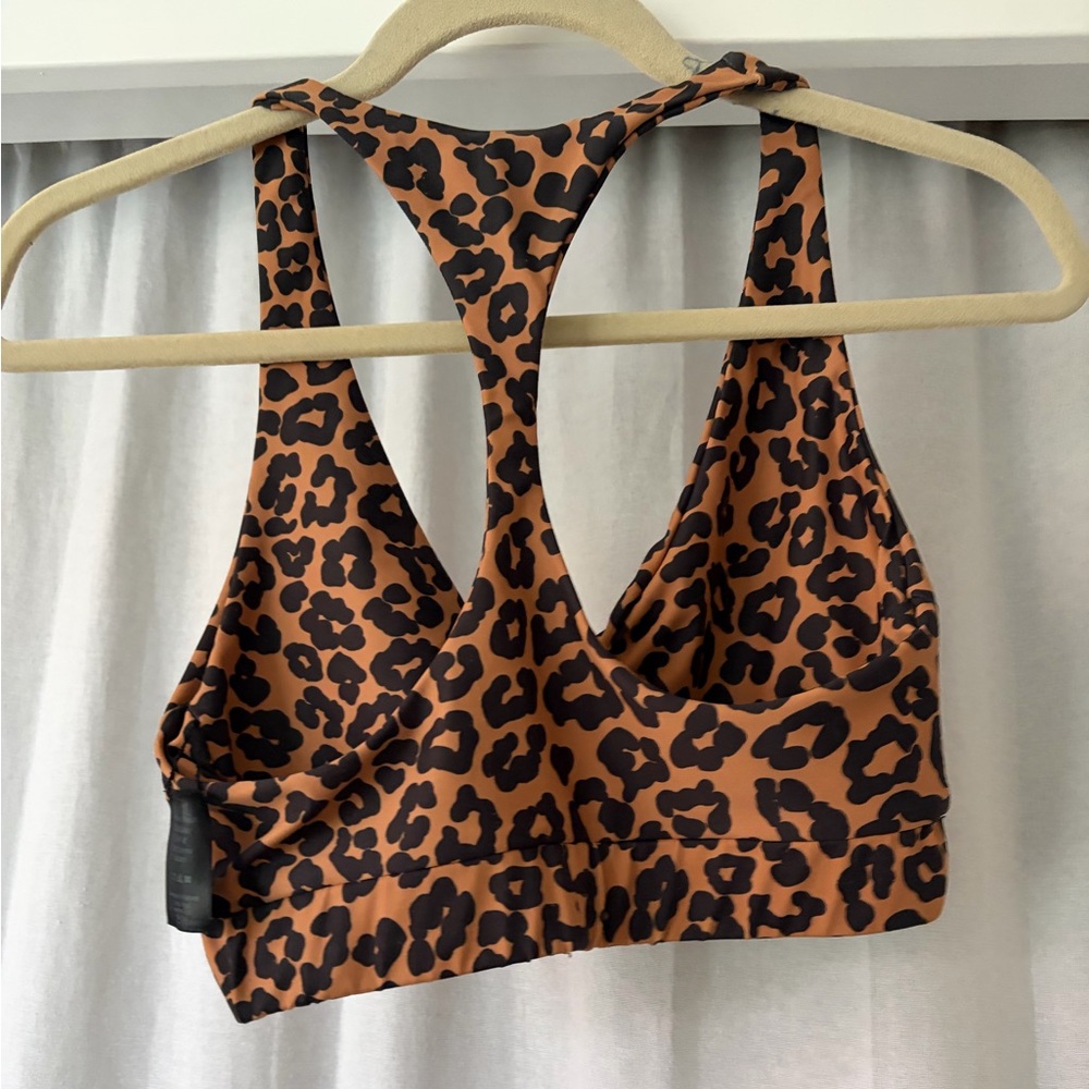 Beach Riot Piper High Rise Leopard Print Leggings & Twist Top - Picture 4 of 5